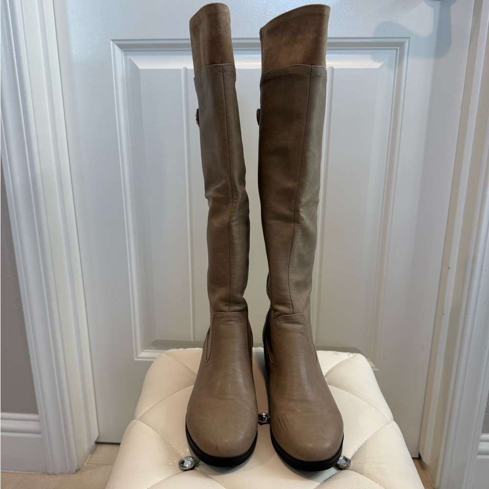 Elegant Tan Women's Boots